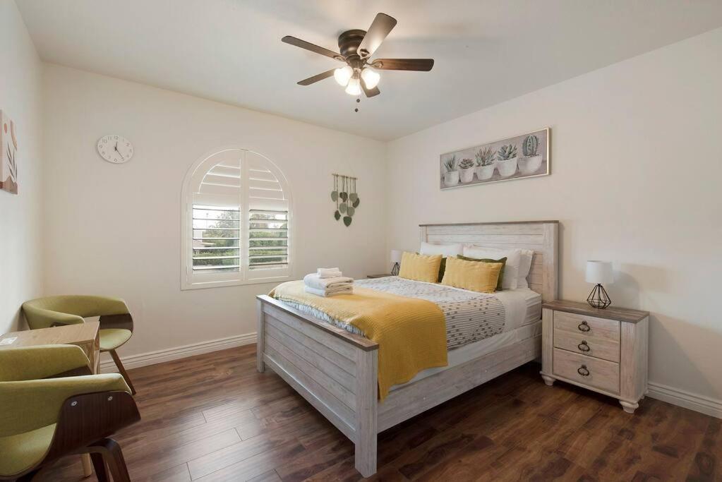 Holiday home Scottsdale Retreat,heated Pool, Game & More!